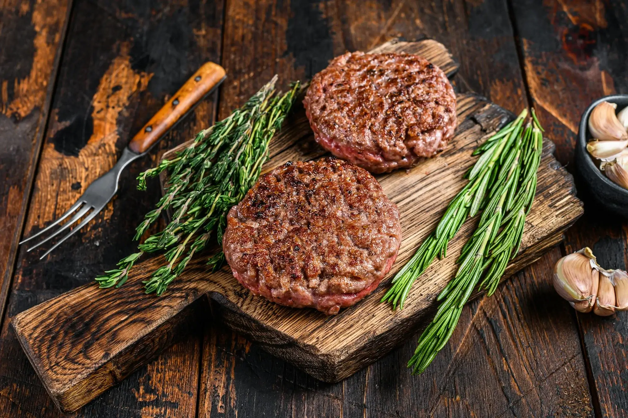 Burger Patties in der Heißluftfritteuse zubereitet