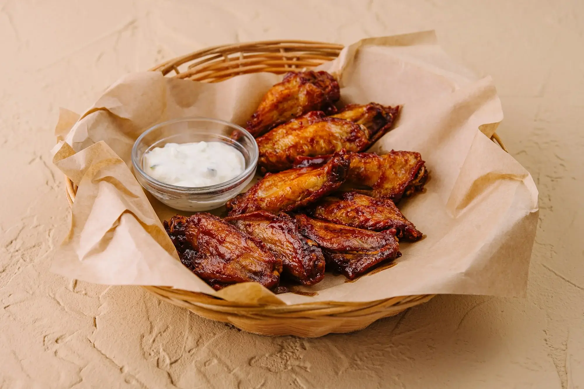 Tiefkühl Chicken Wings in der Heißluftfritteuse zubereitet